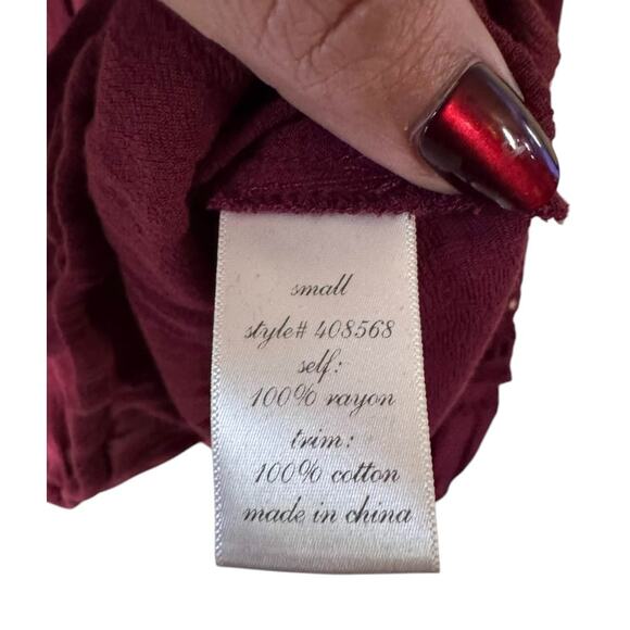 FRANCESSCAS LONG SLEEVE BOHO CROCHET SLEEVE TOP TIE FRONT MAROON SIZE SMALL - Picture 6 of 8